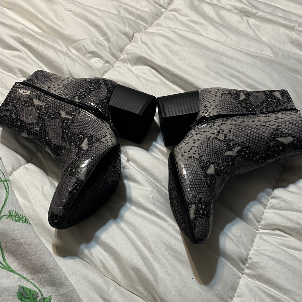Elegant Black and Gray Snake Print Ankle Boots
